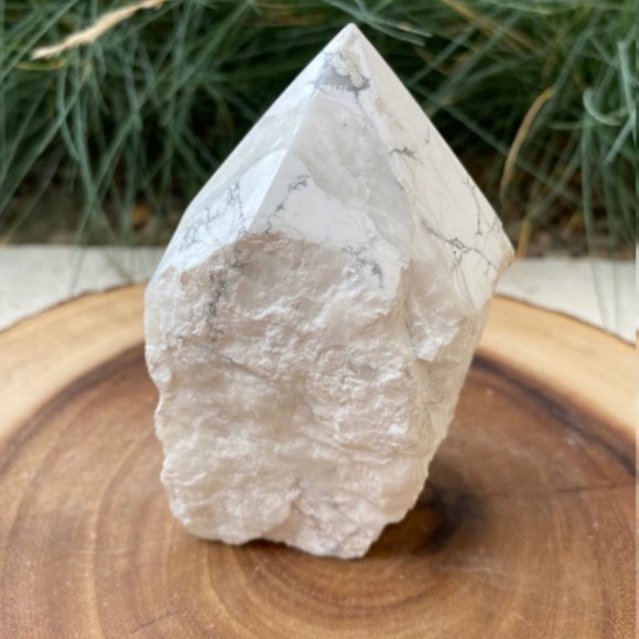 One Howlite Polished Point, Crystal Grid Point, Third Eye Chakra, Boho Decor - Picture 3 of 4